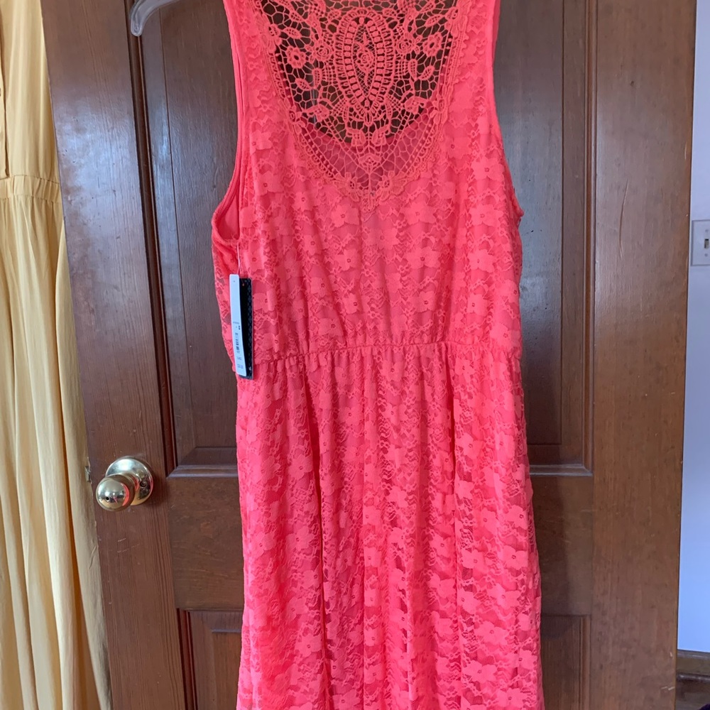 Beautiful coral lace dress with lace inlaid back - Picture 2 of 2